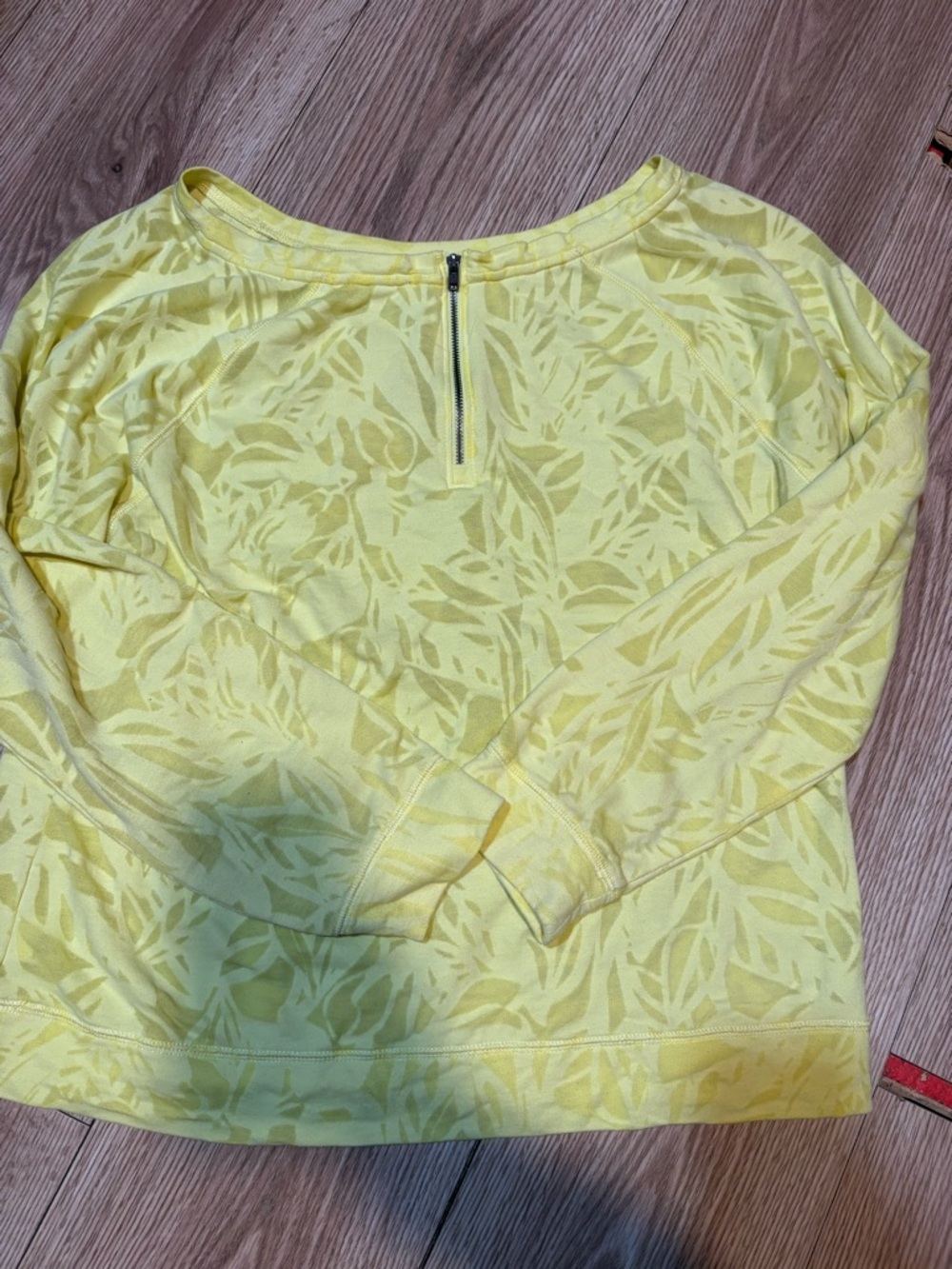 Lightweight Yellow Leaf-Print Women's Pullover Top